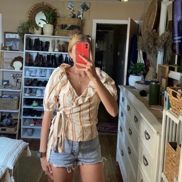 Striped Off-Shoulder Ruffle Top - Picture 5 of 10